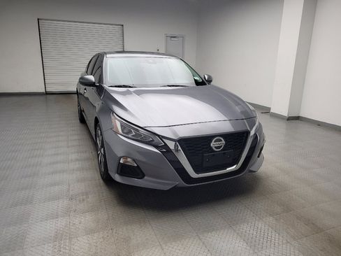 Used 2021 Nissan Altima 2.5 SV w/ SV Premium Package FWD image 14