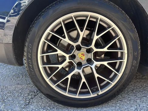 Used 2018 Porsche Macan Sport Edition AWD/4WD image 24