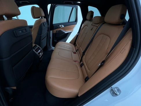 Used 2022 BMW X5 xDrive40i w/ M Sport Package image 17