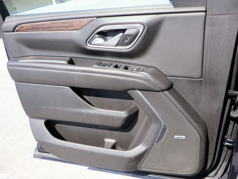Used 2021 Chevrolet Tahoe Premier w/ Premium Package AWD/4WD image 39