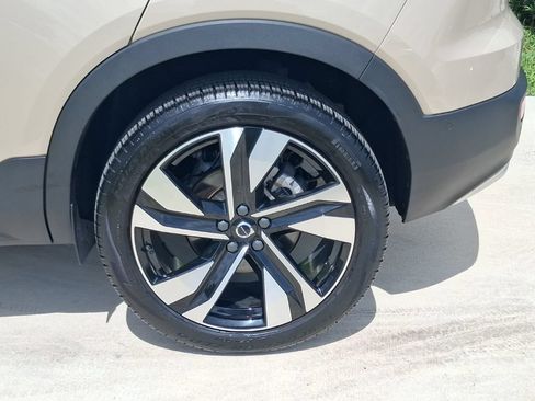 Used 2025 Volvo XC40 B5 Ultra w/ Protection Package AWD/4WD image 4