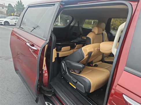 Used 2023 Kia Carnival LX image 31