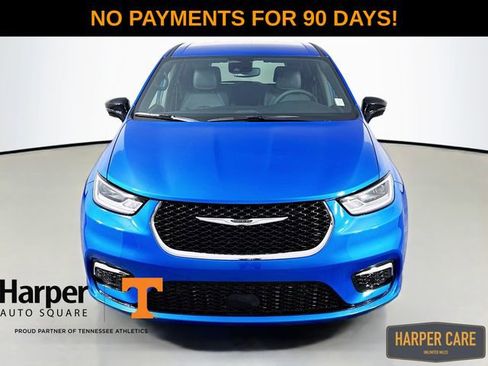 New 2026 Chrysler Pacifica Select image 2