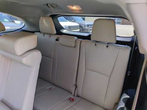Used 2023 Toyota Highlander XLE AWD/4WD image 29