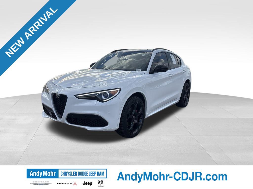 Used 2023 Alfa Romeo Stelvio Veloce AWD/4WD image 3