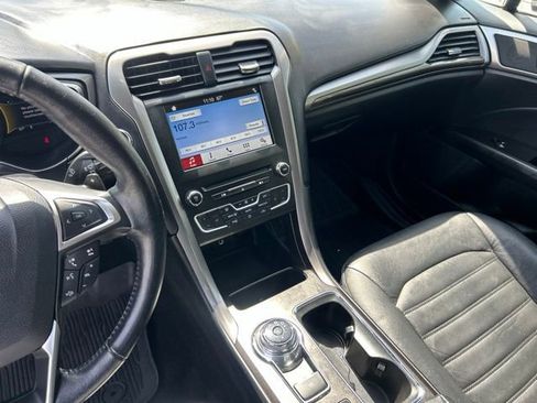 Used 2017 Ford Fusion SE w/ Fusion SE Technology Package FWD image 27