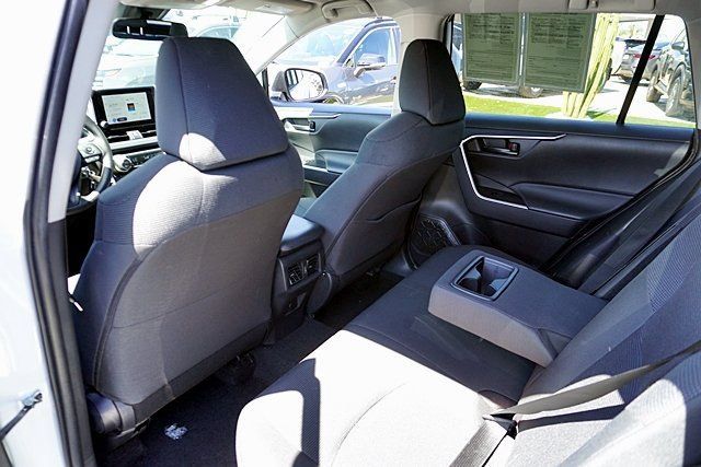 Used 2024 Toyota RAV4 LE AWD/4WD image 25