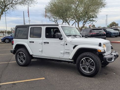 Used 2023 Jeep Wrangler Sahara image 8