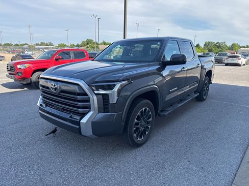 Used 2025 Toyota Tundra Limited AWD/4WD image 1