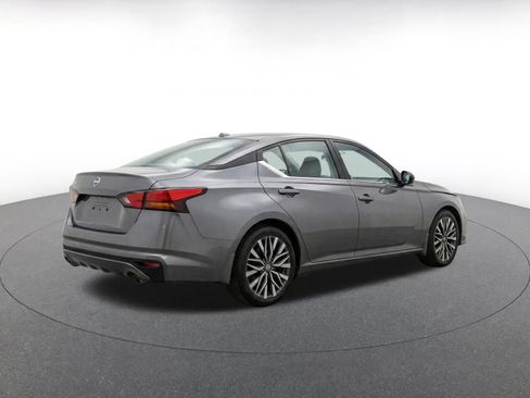 Used 2025 Nissan Altima 2.5 SV FWD image 9