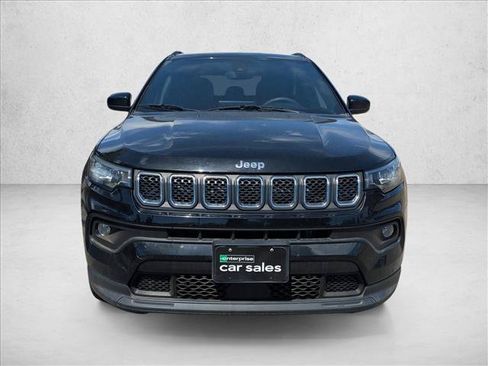 Used 2024 Jeep Compass Latitude AWD/4WD image 2