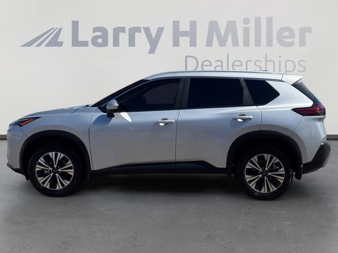 Used 2023 Nissan Rogue SV w/ SV Premium B Package FWD image 2