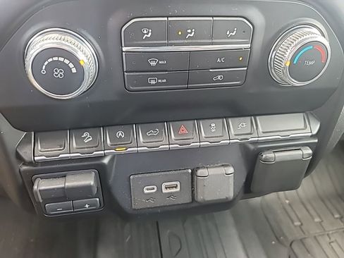 Used 2019 GMC Sierra 1500 SLE w/ X31 Off-Road Package AWD/4WD image 18