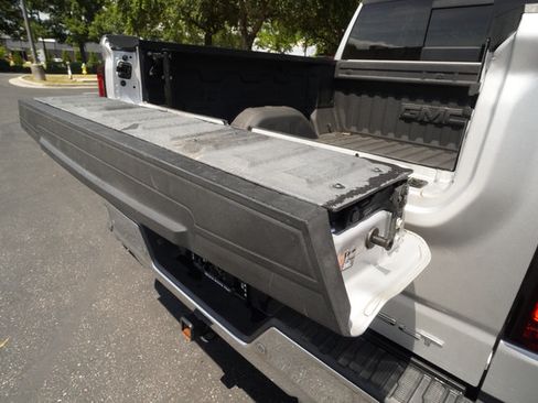 Used 2022 GMC Sierra 1500 SLT w/ SLT Premium Plus Package AWD/4WD image 10
