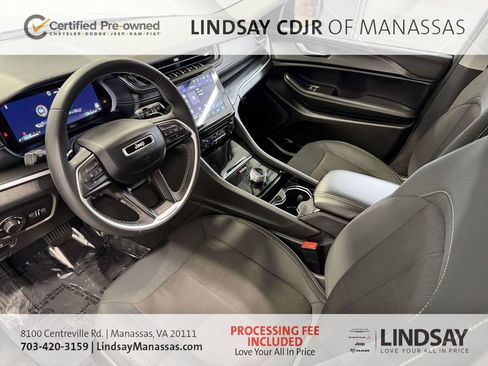 Used 2023 Jeep Grand Cherokee Laredo AWD/4WD image 21