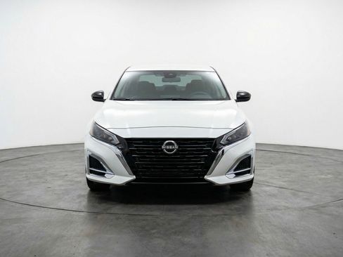 Used 2025 Nissan Altima 2.5 SV image 2