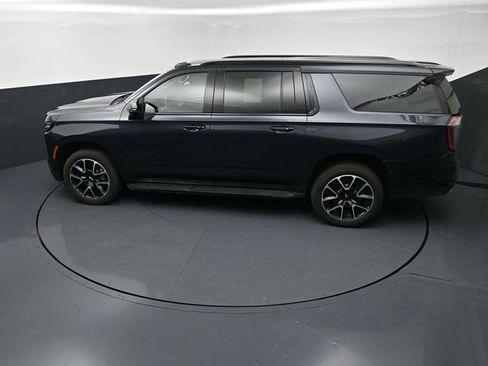 Used 2026 Chevrolet Suburban RST w/ Comfort Package AWD/4WD image 15