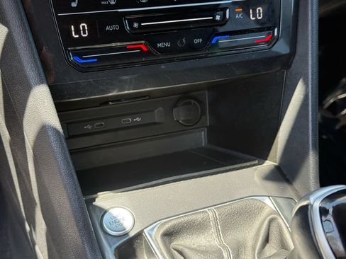 Used 2024 Volkswagen Tiguan SE AWD/4WD image 21