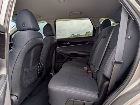 Used 2019 Kia Sorento AWD V6 w/ Option Group 020 image 16