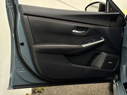 Used 2025 Nissan Sentra SR w/ SR Premium Package image 10