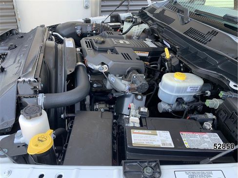 Used 2018 RAM 3500 Tradesman w/ Chrome Appearance Group RWD image 10