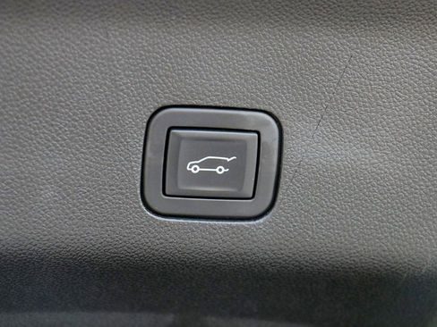 Used 2023 GMC Yukon SLT image 12