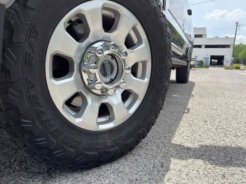Used 2024 Ford F250 XLT AWD/4WD image 4