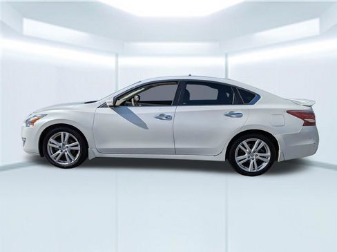 Used 2013 Nissan Altima 3.5 SV w/ Navigation Pkg image 2