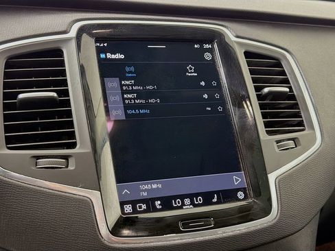 Used 2024 Volvo XC90 B5 Core w/ Protection Package Premier image 17