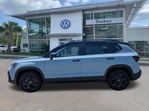 New 2026 Volkswagen Taos SE FWD image 7