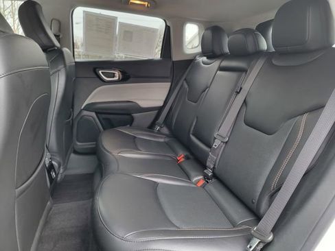 Certified 2022 Jeep Compass Limited image 21