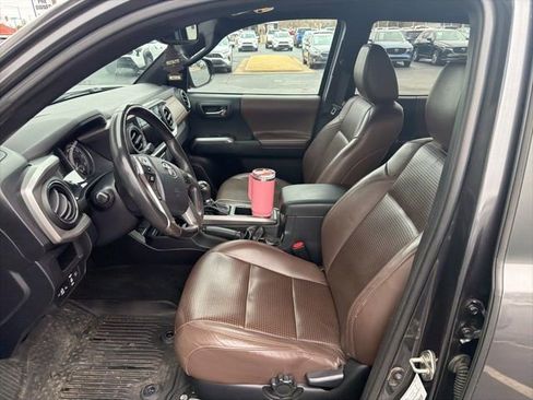 Used 2018 Toyota Tacoma Limited image 7