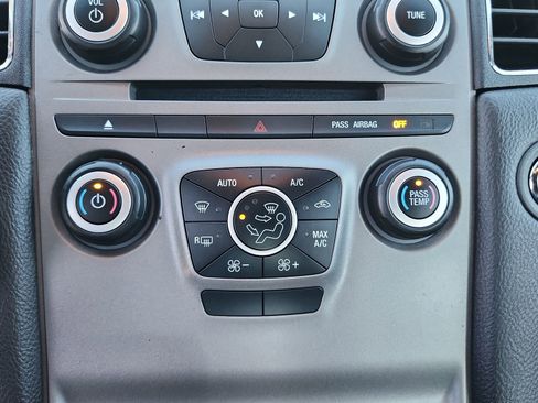 Used 2018 Ford Taurus SEL image 16