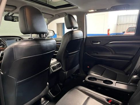 Used 2015 Toyota Highlander Limited image 17