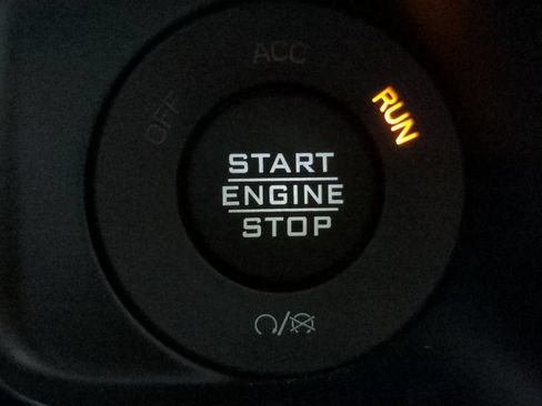 Used 2025 Jeep Wrangler Unlimited Sahara AWD/4WD image 21