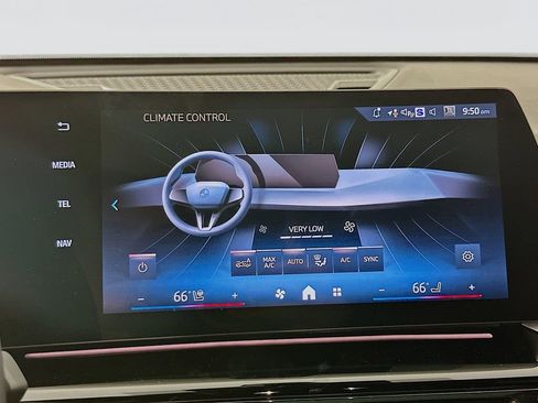 Used 2025 BMW X2 xDrive28i w/ Technology Package image 19