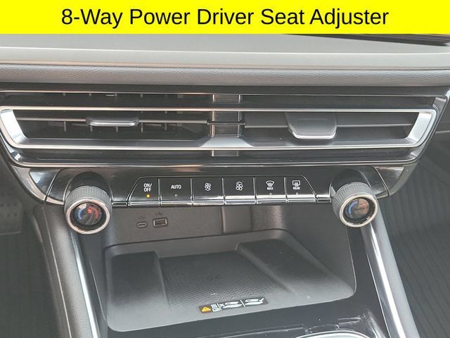 Used 2025 Chevrolet Traverse LT w/ Driver Confidence Package FWD image 17