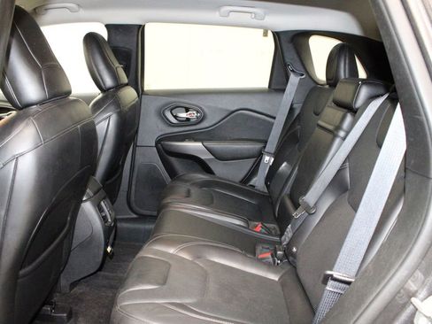 Used 2019 Jeep Cherokee Limited image 11