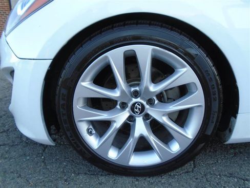 Used 2013 Hyundai Genesis 2.0T RWD image 17