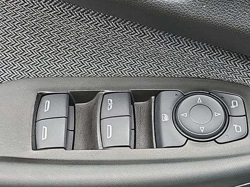 Used 2025 Chevrolet TrailBlazer LT AWD/4WD image 32