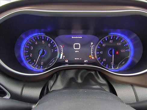 Used 2017 Chrysler Pacifica Touring-L Plus image 11
