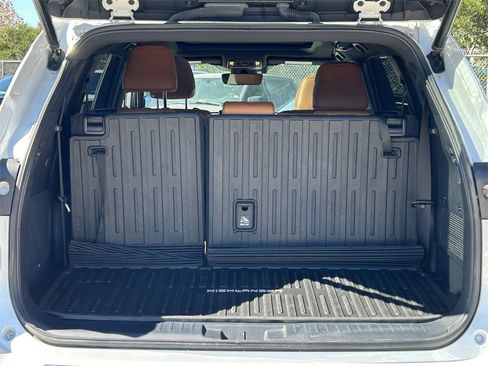 Used 2023 Toyota Highlander Platinum image 16