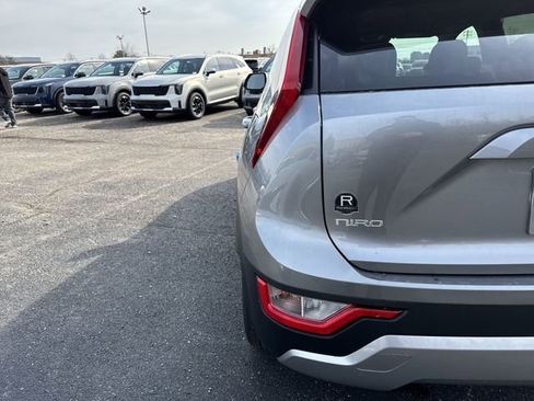 New 2026 Kia Niro LX image 29