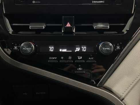 Used 2022 Toyota Camry LE AWD/4WD image 9