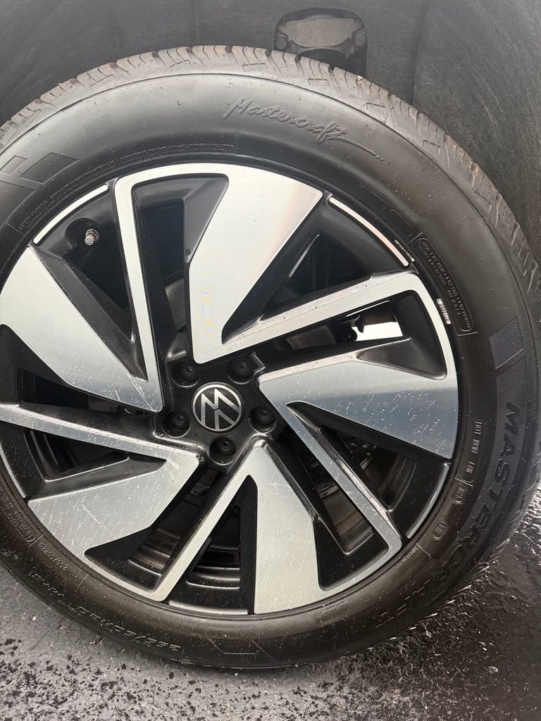 Used 2025 Volkswagen Atlas SE FWD image 18