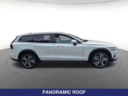 Used 2026 Volvo V60 B5 Cross Country Plus w/ Protection Package Premier AWD/4WD image 3