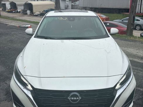 Used 2023 Nissan Altima 2.5 SV w/ SV Premium Package image 1