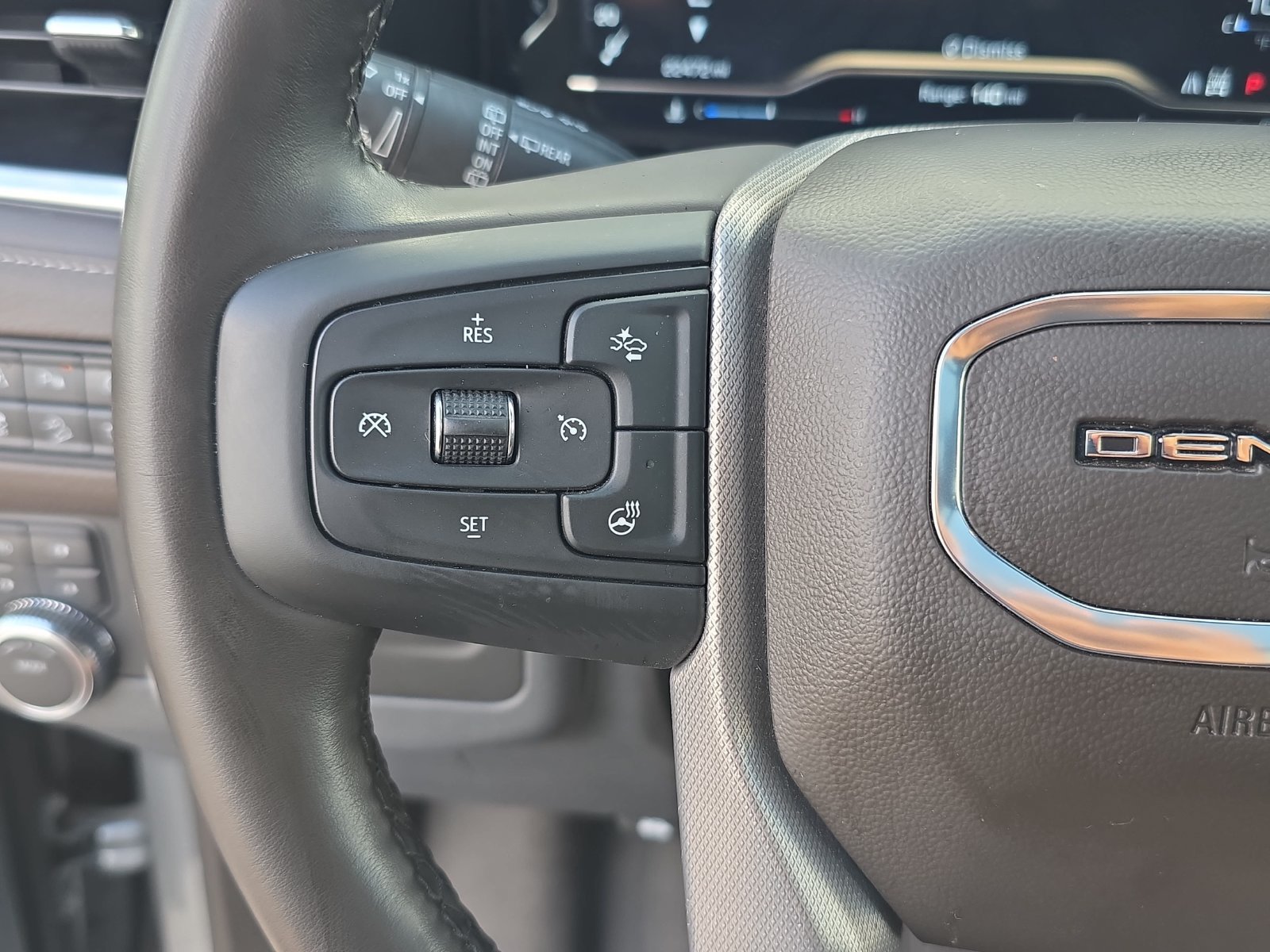 Used 2024 GMC Yukon Denali AWD/4WD image 14