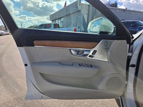 Used 2018 Volvo S90 T8 Inscription w/ Convenience Package image 21