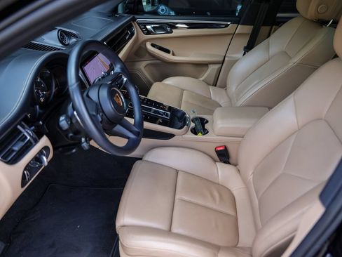 Certified 2023 Porsche Macan AWD/4WD image 17